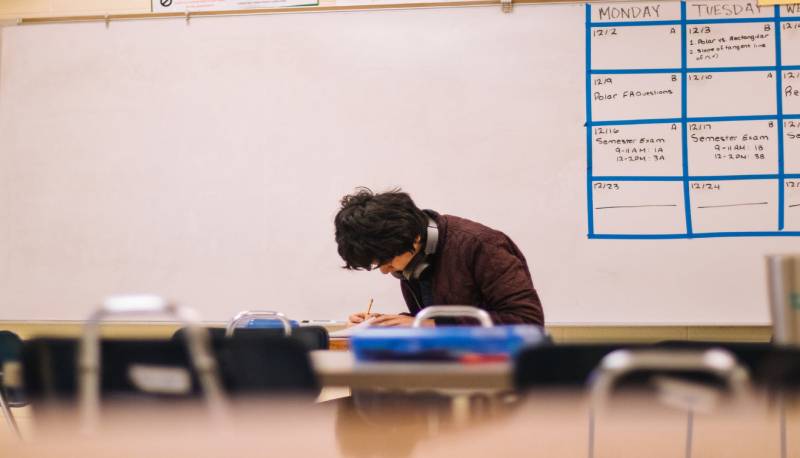 Maturità 2020, ipotesi di fare gli esami in caserma o negli uffici comunali