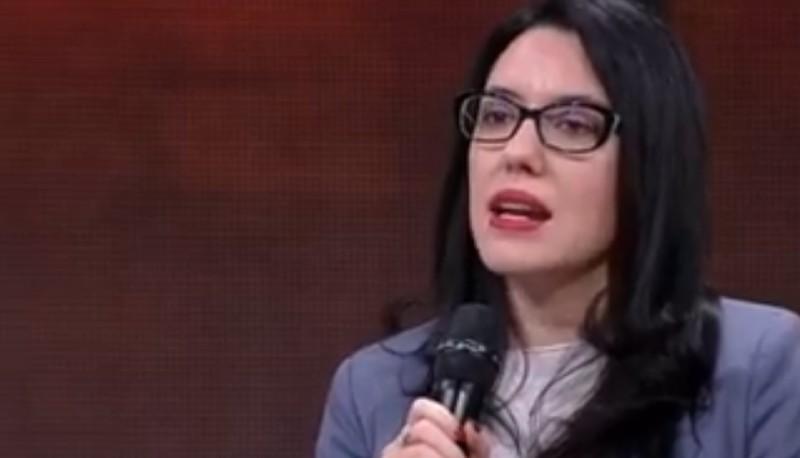 6 politico e anno scolastico più lungo: Azzolina chiarisce e dice no