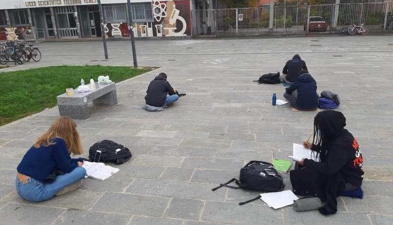 studenti protesta milano