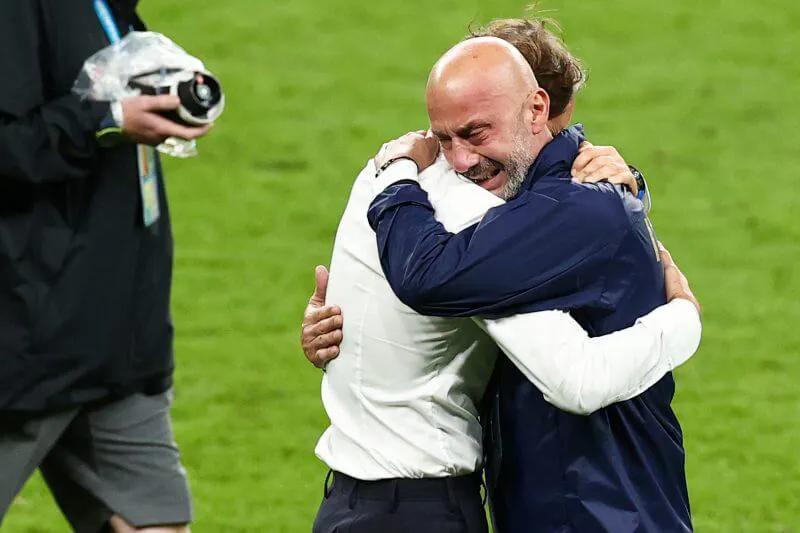 abbraccio mancini vialli