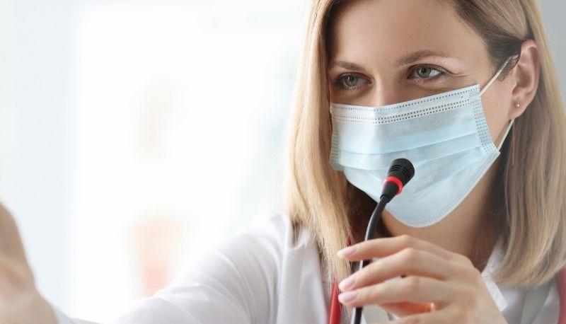 Ritorno in classe: spuntano i microfoni per i docenti contro la variante Delta