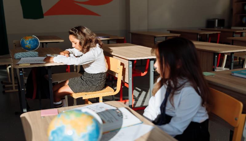 bimba cacciata da scuola