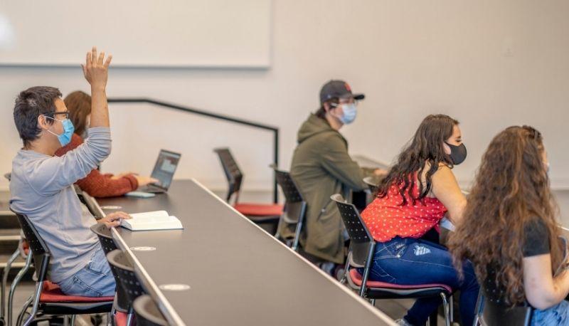 Vuole fare l'esame senza green pass, studente occupa l'aula