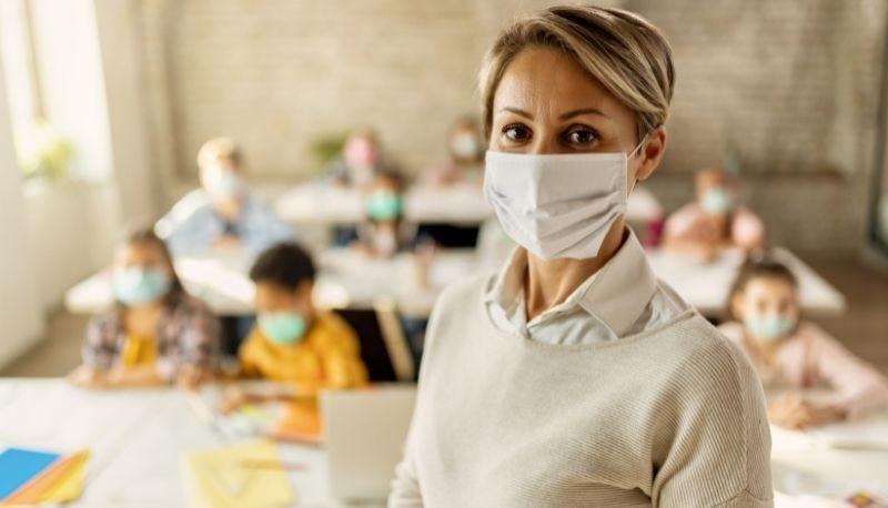 Docenti allontanati durante la lezione per il Green Pass scaduto