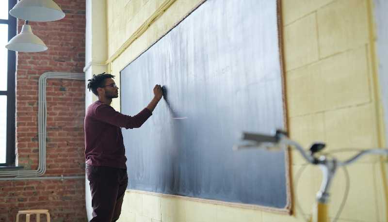 stipendi insegnanti in italia