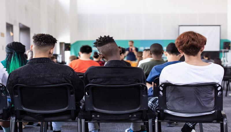 Gli studenti possono accedere senza green pass in orario curriculare a palestre e piscine