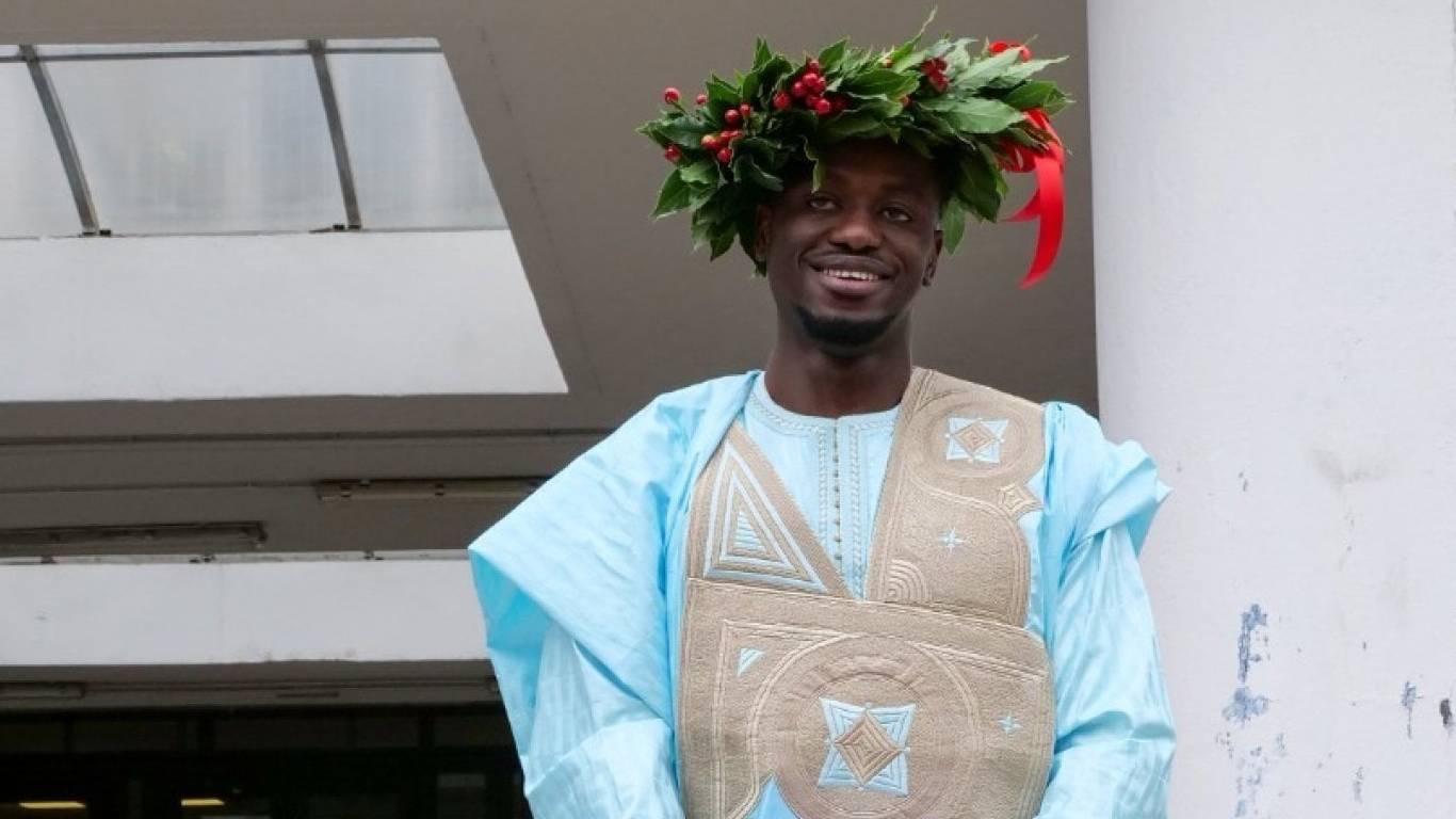 si laurea in biologia era arrivato dal gambia su un barcone