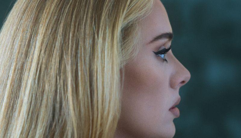 30 adele testi brani