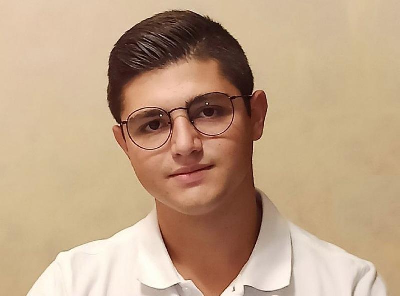 Studente chiede ad amadeus invitami a sanremo
