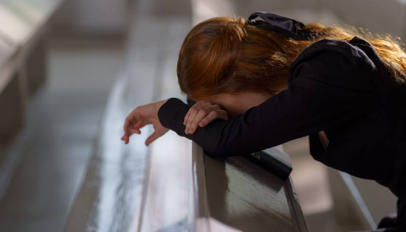 prof salva una studentessa aspirante suicida