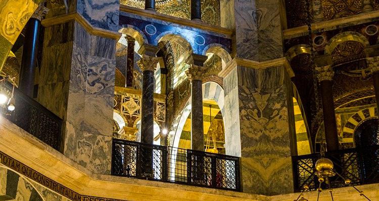 La vita e le sfide di Ottone II di Sassonia nel Sacro Romano Impero articolo