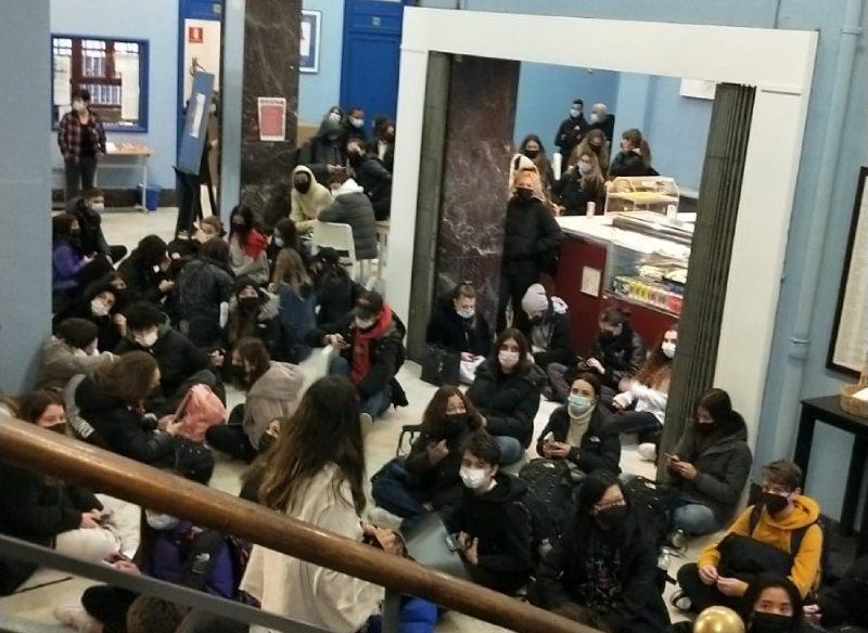 studenti sospesi per protesta
