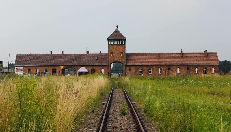 Paragone Foibe Shoah