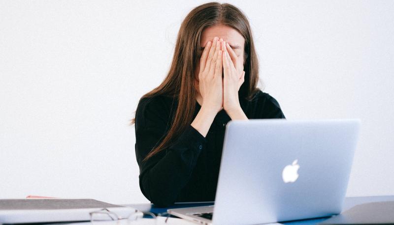 righi insulti studentessa protesta studenti