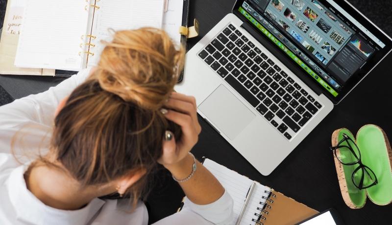 discussione tra giovani e adulti sulla maturità 2022