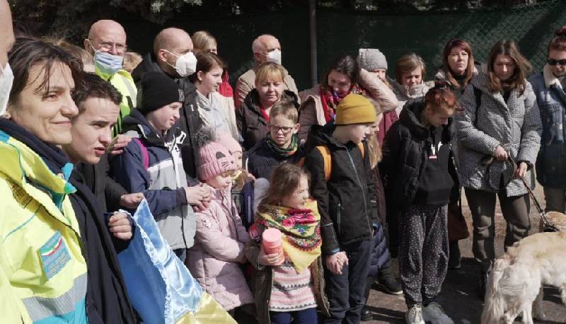 bambini tratti in salvo al confine ucraino-polacco