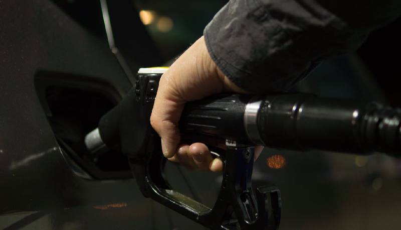 aumento prezzi gas luce e carburanti