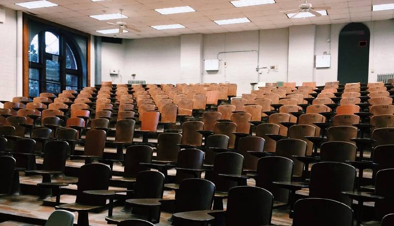 docente si fa pagare vacanza in cambio di un buon voto
