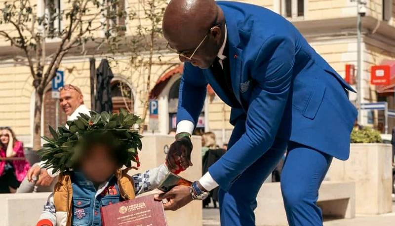 sbarcato in italia nel 2014 consegue la laurea magistrale