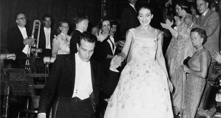 Maria Callas - Biografia, carriera musicale e vita privata della celebre cantante lirica articolo
