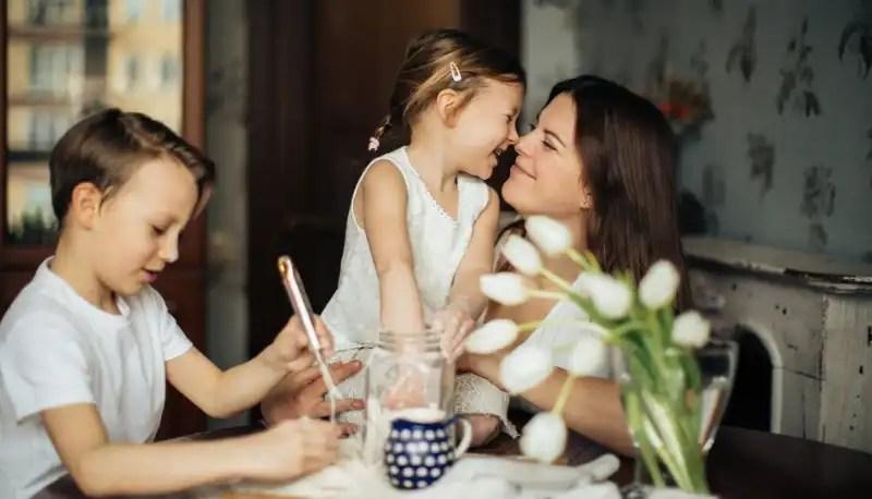 Le migliori frasi e pensieri per augurare Buona festa della mamma