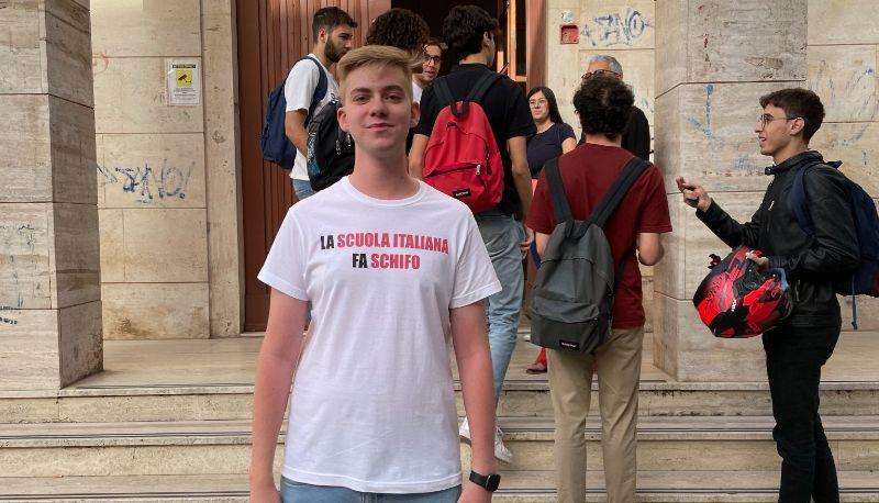 maturando maglietta protesta scuola