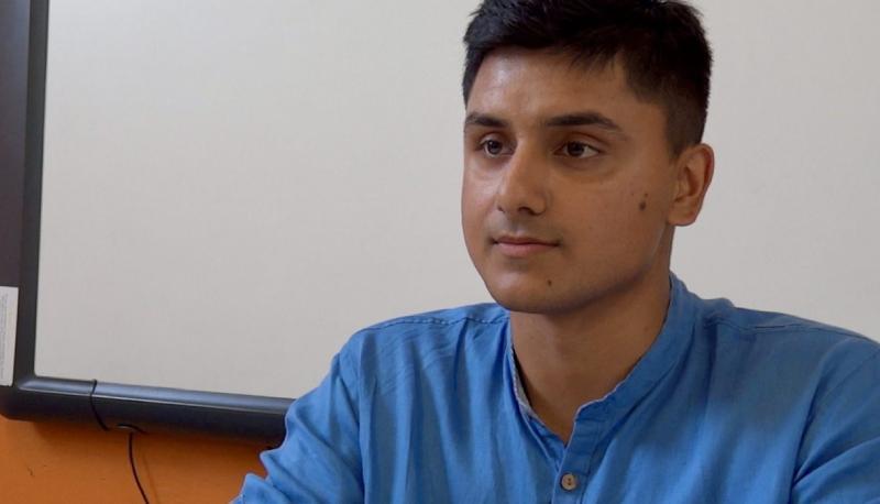 hassan insegnante a 20 anni