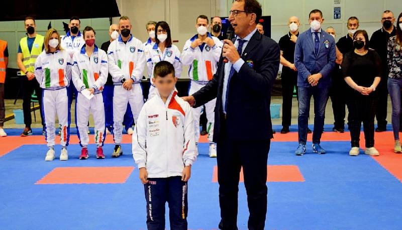 rifiuta medaglia per rispetto dell'avversario