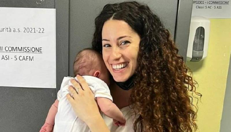 esame orale con il figlio neonato