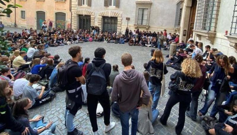 assemblea studenti interrotta dai carabinieri