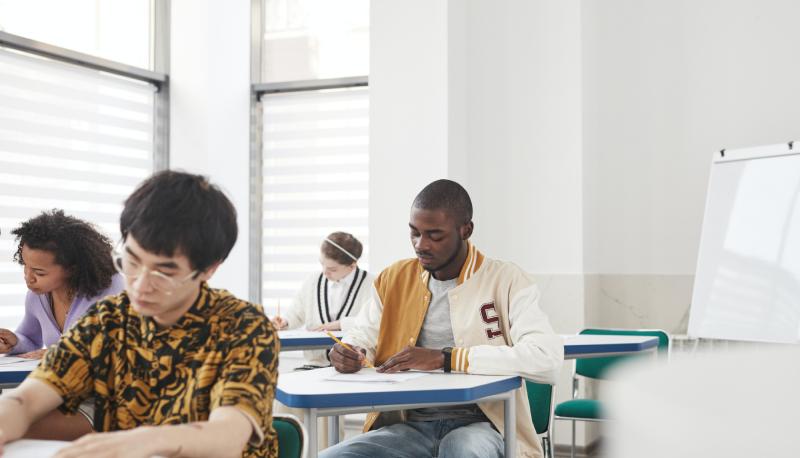 l'ultimo a uscire spenga le luci scuola