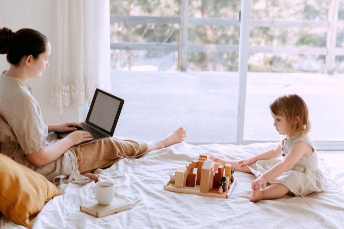 ragazza madre all'università