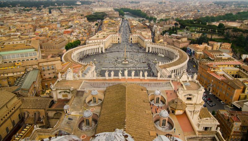 turista americano danneggia due busti musei vaticani