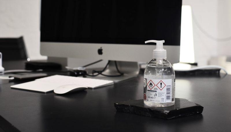 danno fuoco al gel igienizzante a scuola e uno studente rimane ustionato