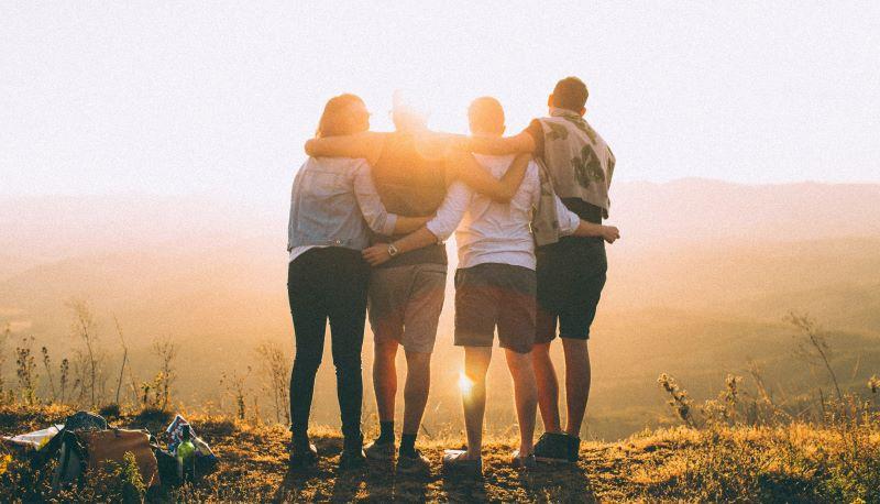 Studente non può andare in gita e i compagni pagano per lui