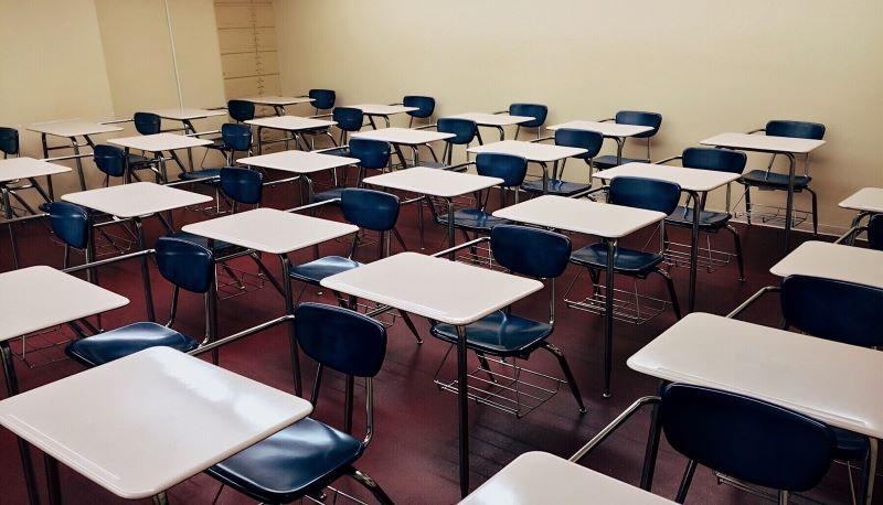 In Francia, studente 16enne con problemi psichiatrici uccide a coltellate docente a scuola