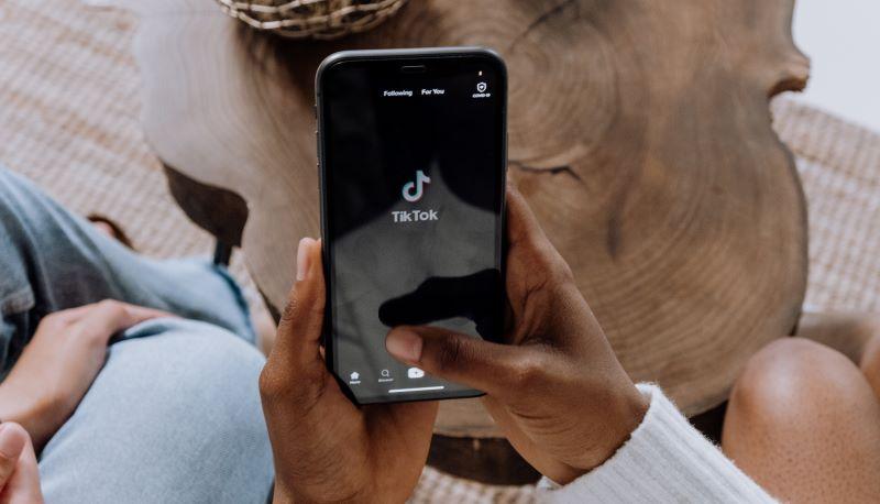 Governo: possibile divieto di TikTok per i dipendenti pubblici per una questione di sicurezza
