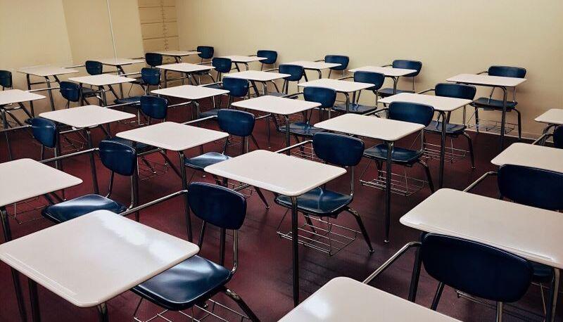 È morto il professore che si è lanciato dal terzo piano della scuola
