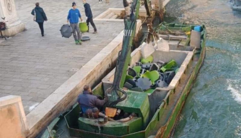 banchi a rotelle rottamati a Venezia
