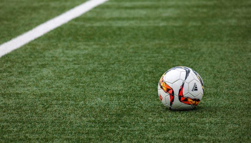 Calciatrice 31enne si opera di tumore e la squadra le rinnova il contratto