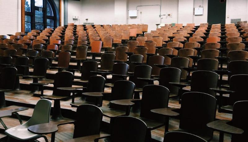 bugie esami università suicidio studente 29 anni
