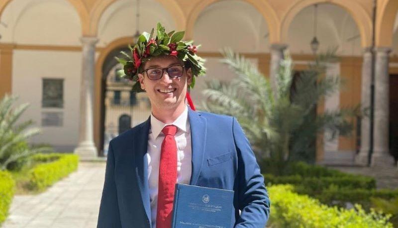 Emanuele si laurea in giurisprudenza a 23 anni con 110 e lode