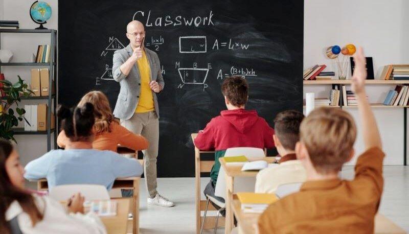 Andrea fa zero assenze al primo anno di scuole superiori