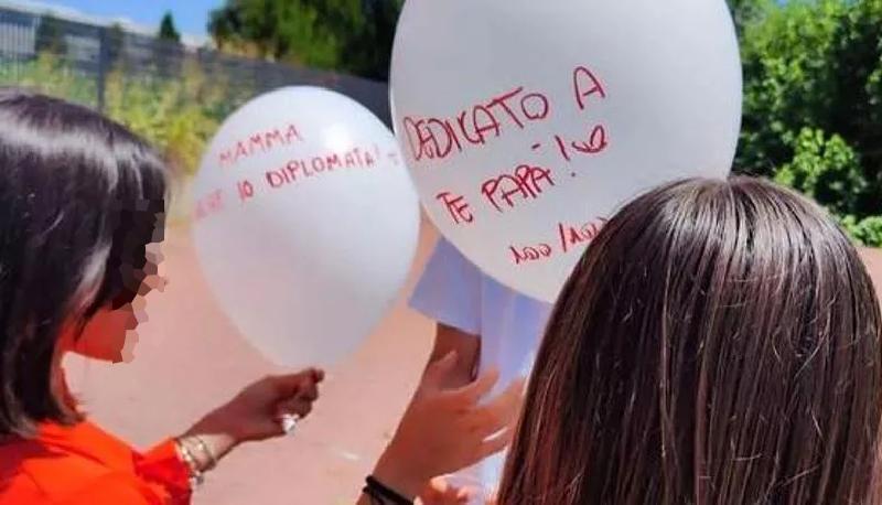 aurora martina studentesse diploma palloncini genitori scomparsi