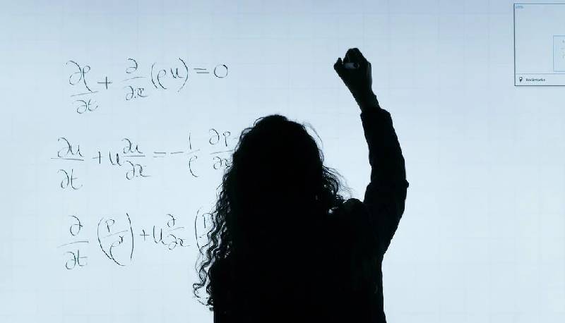 prof in pensione ottiene posto di ruolo
