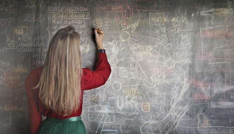 Docente 40enne vive con tre coinquilini a Firenze