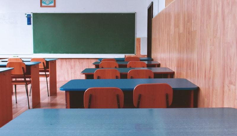 Studente chiede al sindaco di chiudere la scuola: