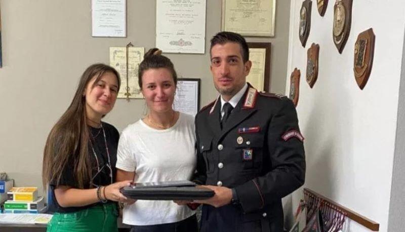 Le rubano il computer con la tesi di laurea: lei denuncia e lo ritrova
