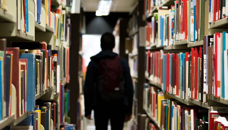 studenti assaltano scuola rho