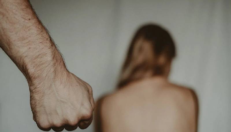 violenza di genere un adolescente su 2 contatti fisici indesiderati